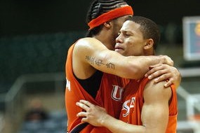 女篮训练中强调快速反击有效提升比赛节奏控制能力，女篮训练视频