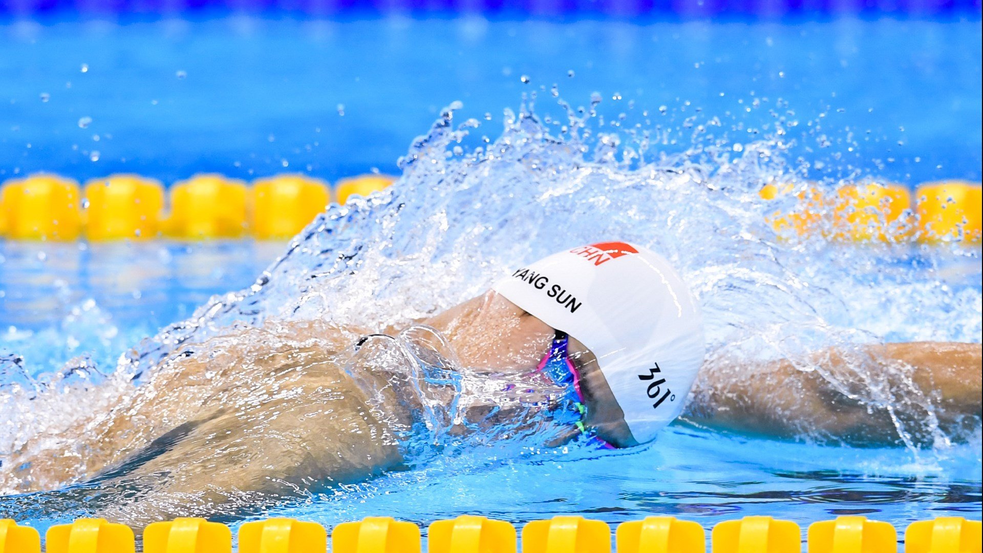 国际足球界积极推行绿色场馆，环保理念逐步落地，绿色的足球场